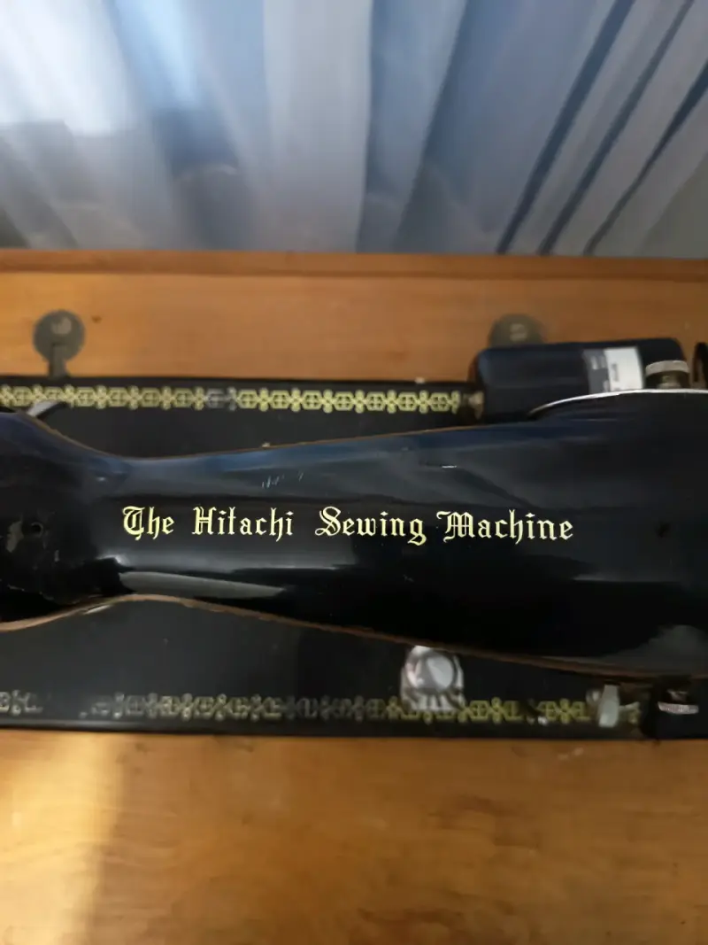 Máquina de coser Hitachi vintage - 4