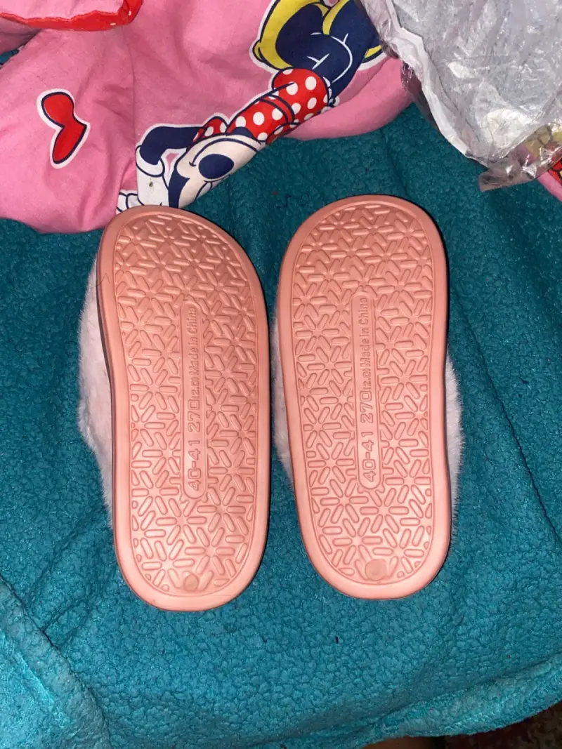 Pantuflas peludas rosadas nuevas - 2