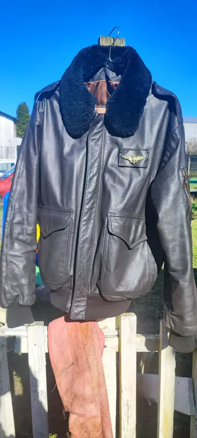 Chaqueta de  piloto cuero con cuello de piel - miniatura 2