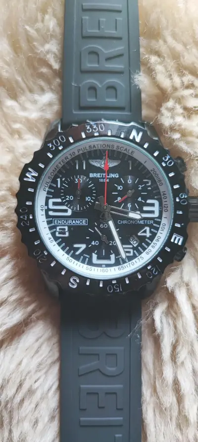 Reloj deportivo negro y amarillo - miniatura 2