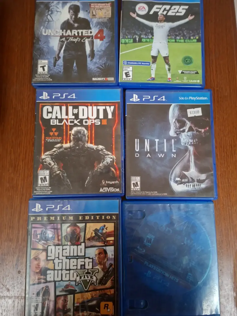 Consola PS4 con dos controles - 2