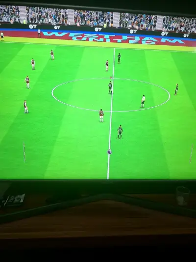 Consola PS4 con dos controles - miniatura 4