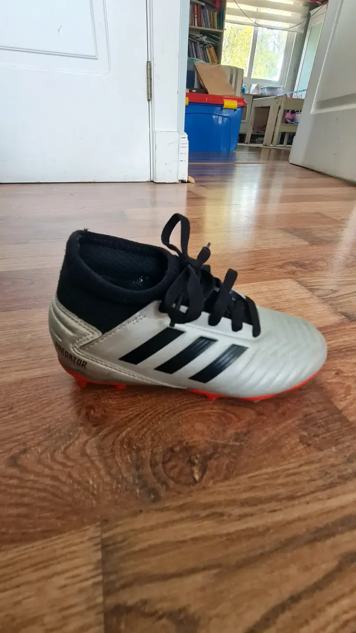 Zapatos deportivos Adidas Predator - 1