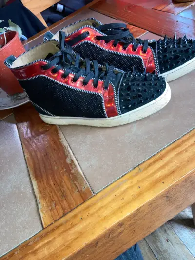 Zapatillas negras, christian loubutin, originales - miniatura 1