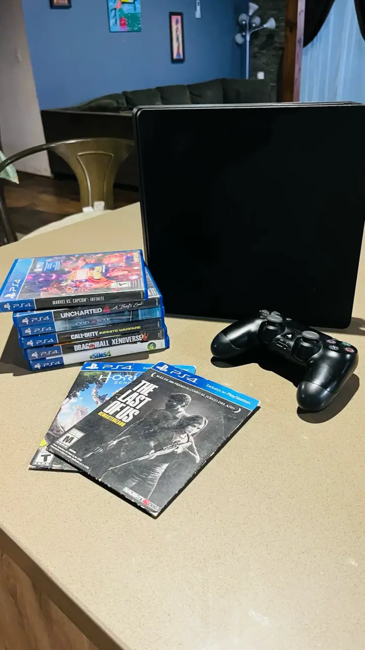 Consola PS4 con juegos y control - 1