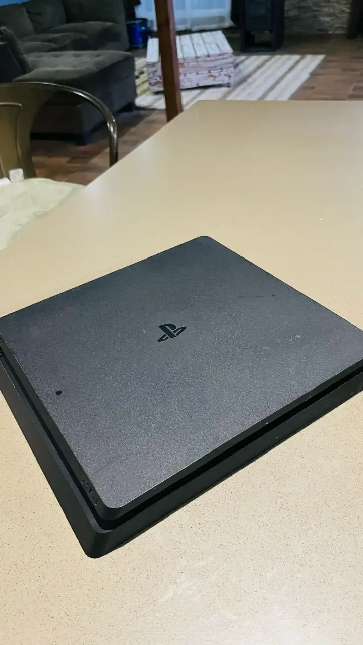 Consola PS4 con juegos y control - 2