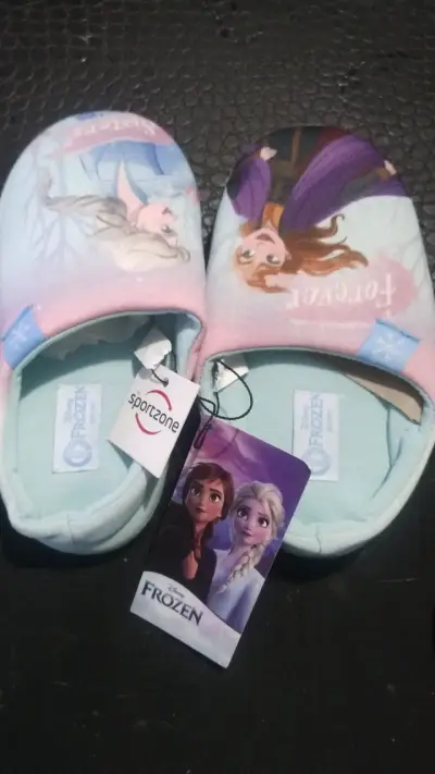 Pantuflas Frozen y Mickey mouse - miniatura 1