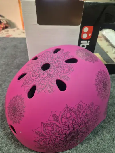 Casco rosa con diseño mandala - miniatura 1