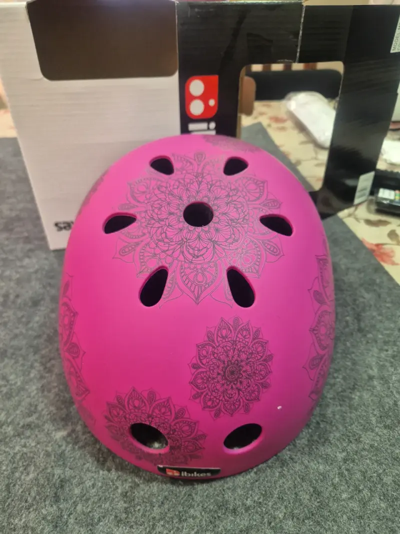 Casco rosa con diseño mandala - 2