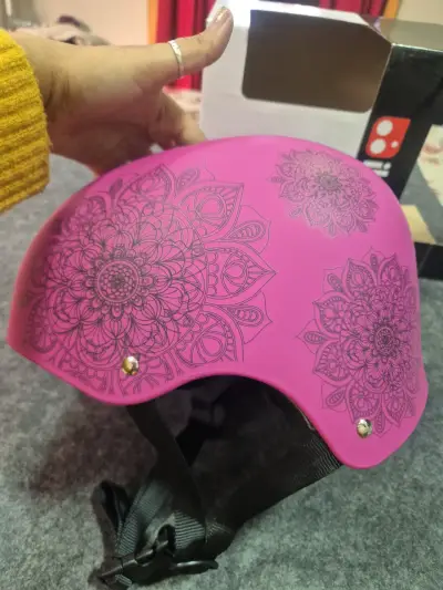 Casco rosa con diseño mandala - miniatura 3
