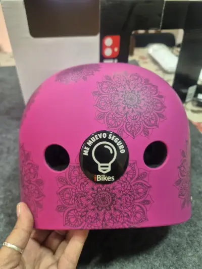 Casco rosa con diseño mandala - miniatura 4