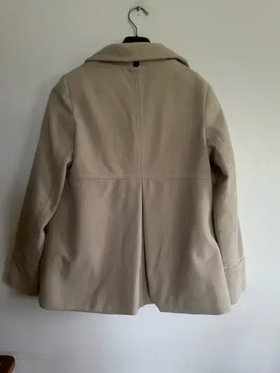 Abrigo beige de invierno - miniatura 4