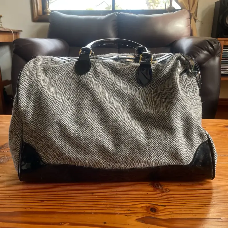 Bolso de viaje gris y negro - 1