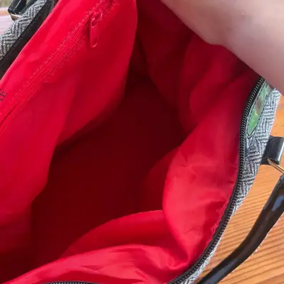 Bolso de viaje gris y negro - miniatura 3