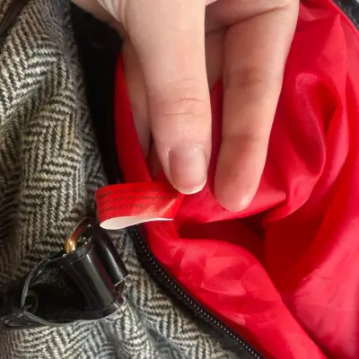 Bolso de viaje gris y negro - miniatura 6