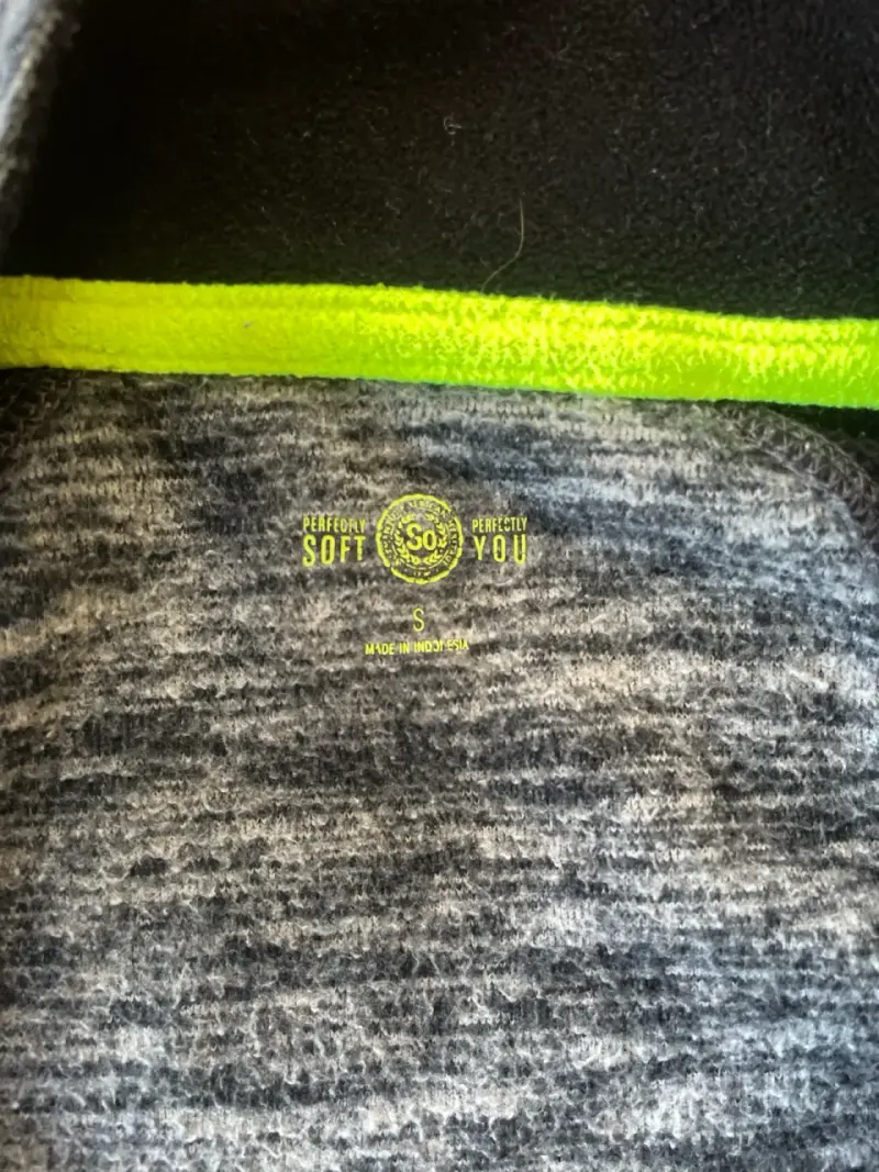 Suéter deportivo gris y negro - 4