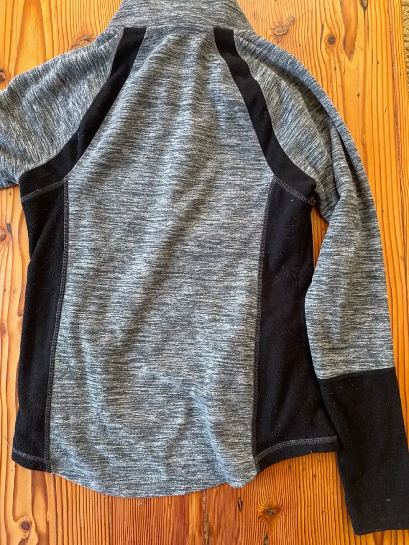 Suéter deportivo gris y negro - 6
