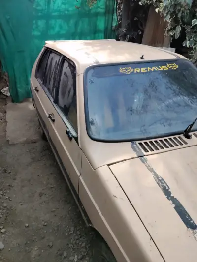 Auto antiguo para repuestos - miniatura 1