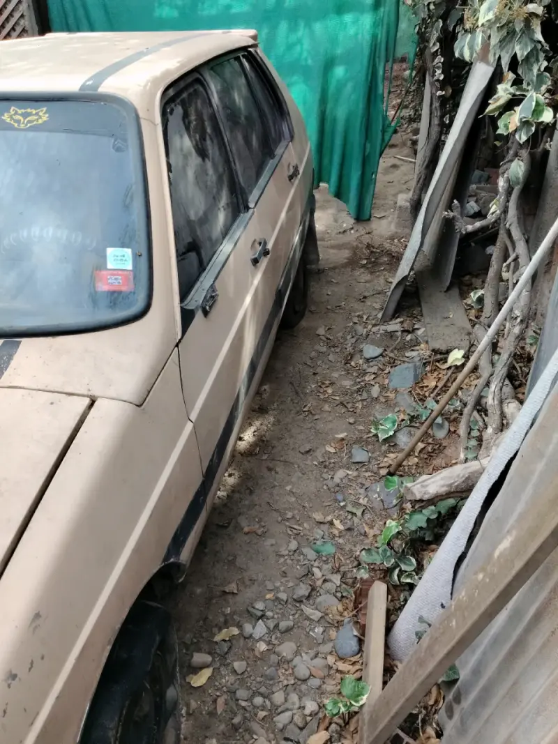Auto antiguo para repuestos - 2