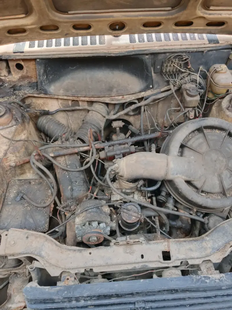 Auto antiguo para repuestos - 3