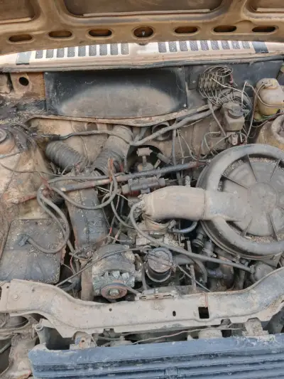 Auto antiguo para repuestos - miniatura 3