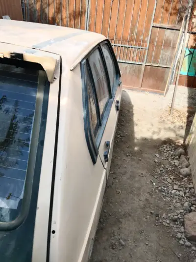 Auto antiguo para repuestos - miniatura 5