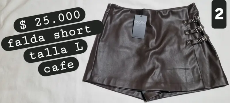 Falda short negra con hebillas - 3