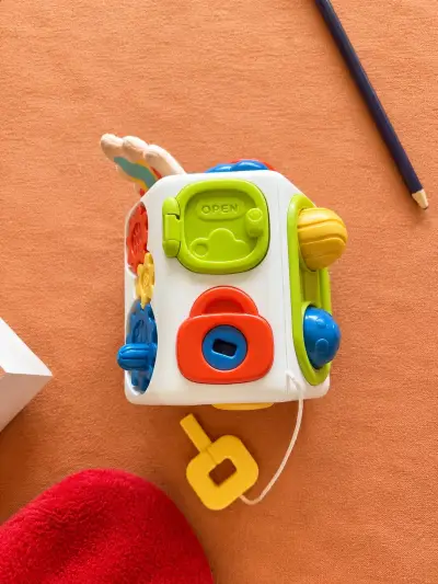 Cubo de actividades didáctico - miniatura 1