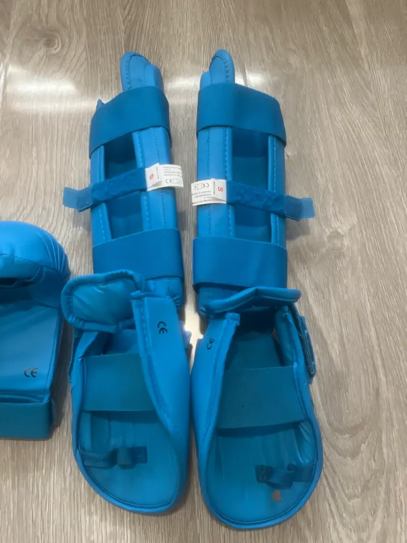 Set de guantes y canilleras SMAI - 3