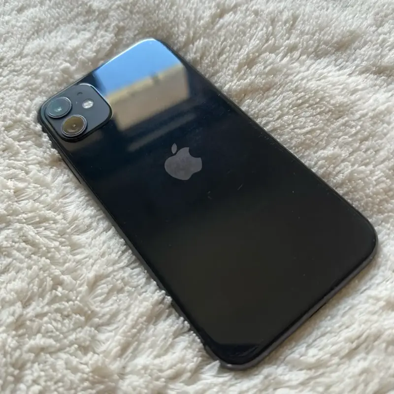 iPhone 11 negro en buen estado - 1