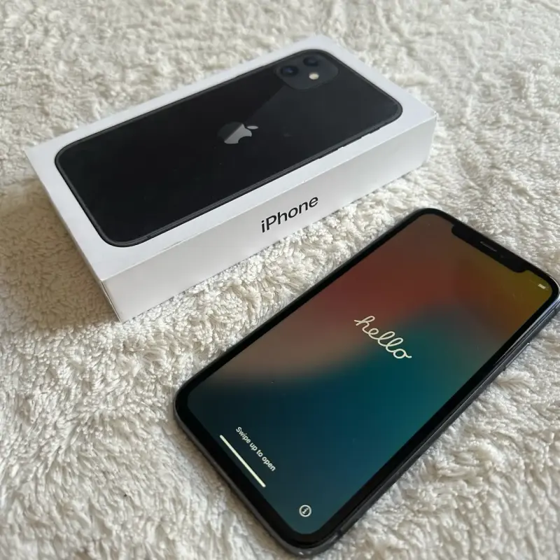 iPhone 11 negro en buen estado - 2