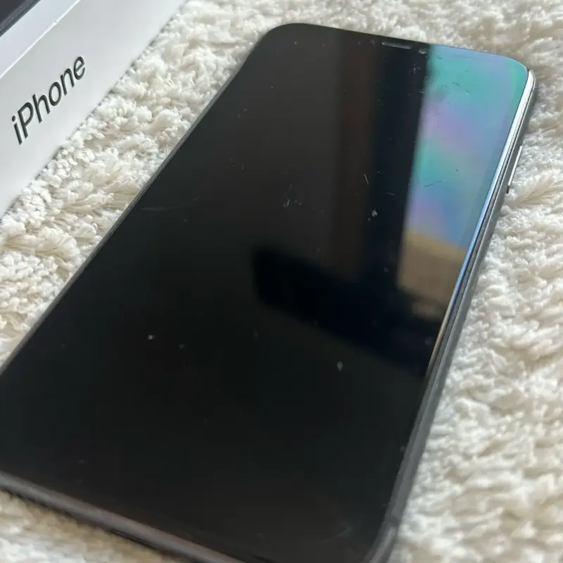 iPhone 11 negro en buen estado - 4