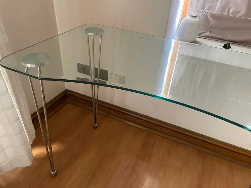 Escritorio de vidrio moderno - 3
