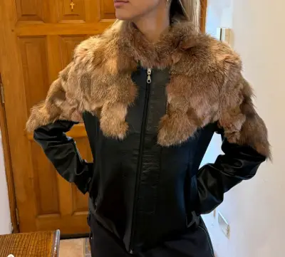 Chaqueta de cuero con piel - miniatura 1