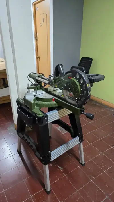 Sierra ingleteadora telescópica verde - miniatura 1
