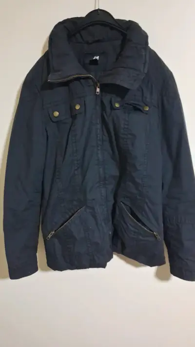 Chaqueta negra con bolsillos H&M - miniatura 1
