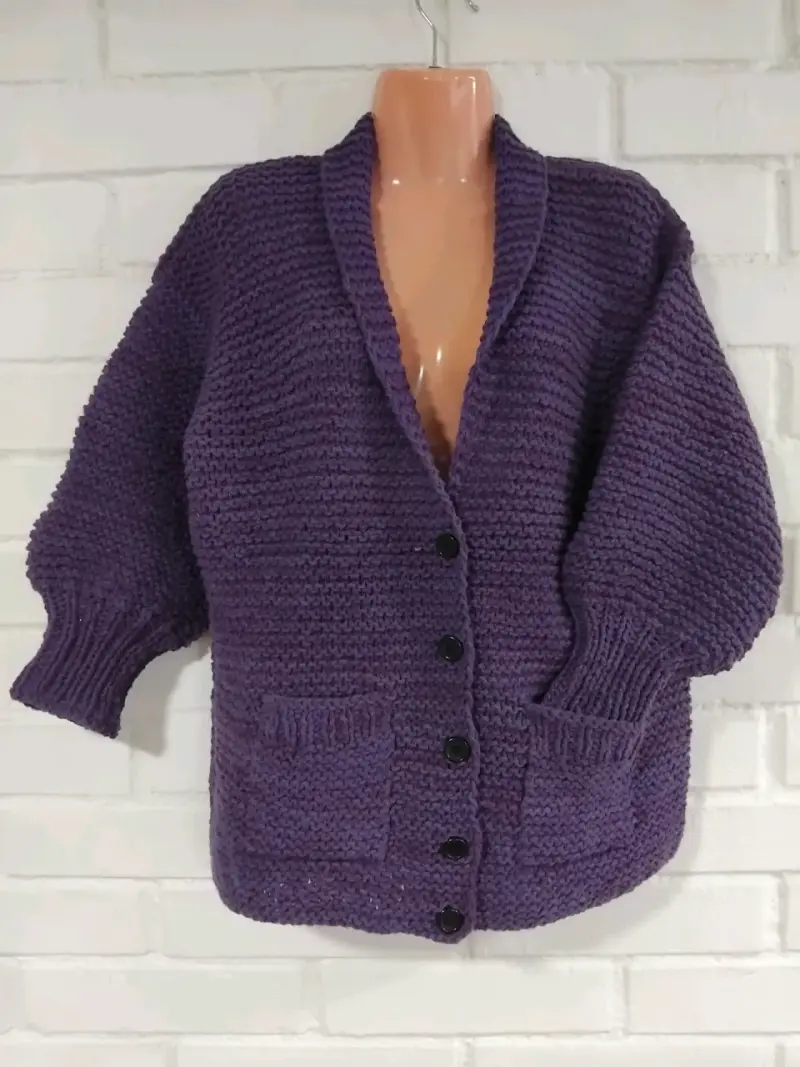 Cardigan morado de punto