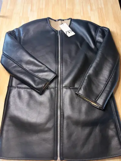 Chaqueta de cuero negra nueva marca Zara talla M - miniatura 2