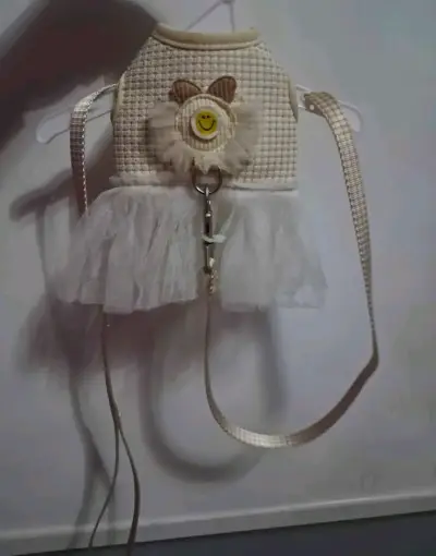 Arnés con falda para mascota - miniatura 1