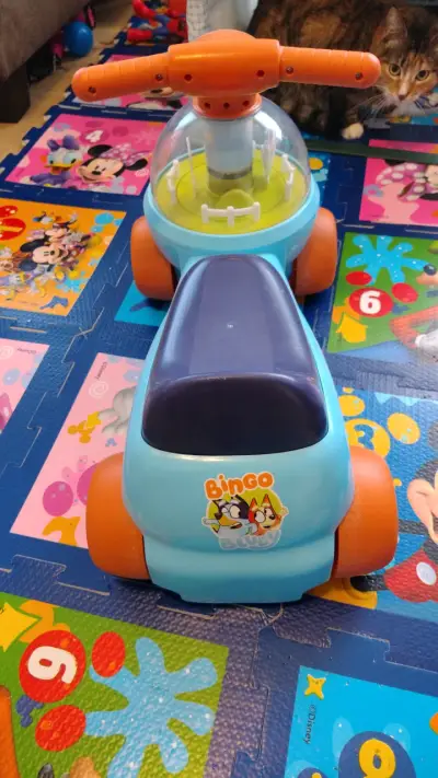 Triciclo para niños colores vivos - miniatura 3