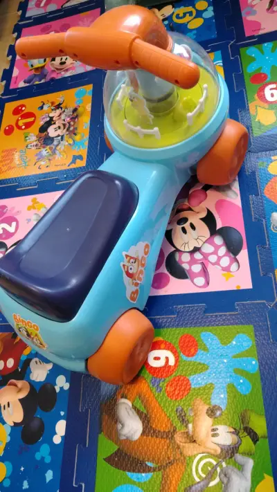 Triciclo para niños colores vivos - miniatura 4