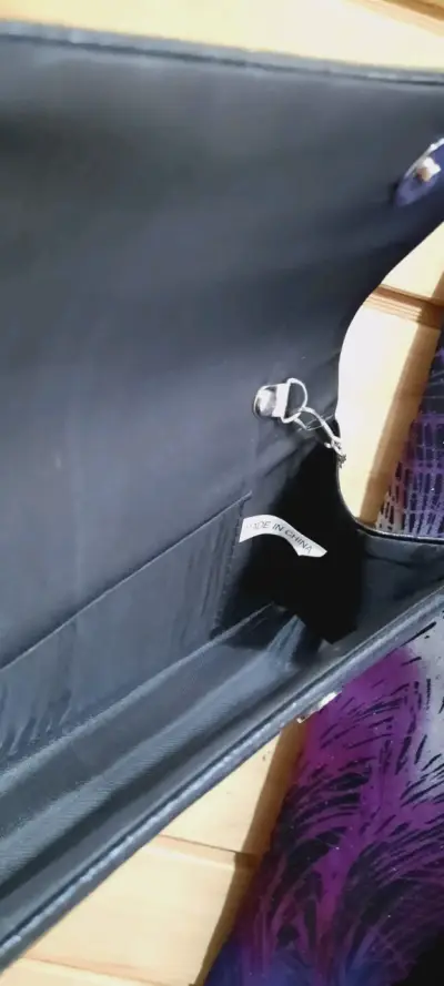 Vestido morado estampado con cartera elegante - miniatura 4