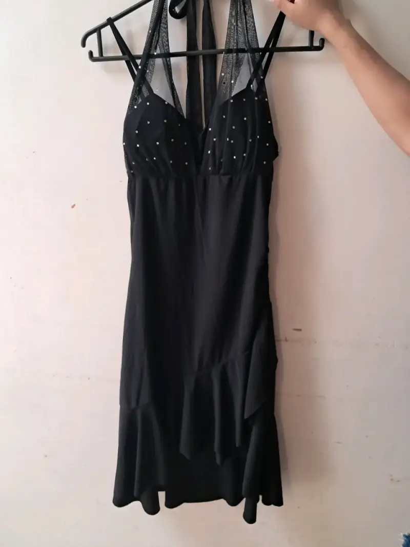 Vestido negro con lentejuelas