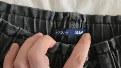 Jeans negros con cintura elástica SLIM - miniatura 2