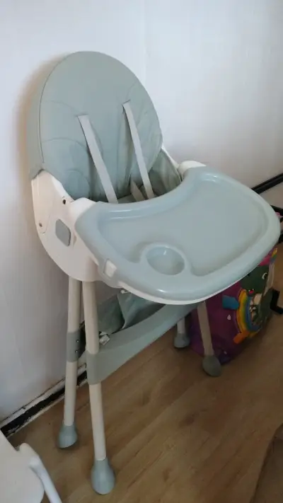 Silla alta para bebé gris - miniatura 1