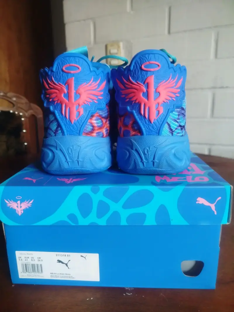 Zapatillas deportivas azules llamativas - 3