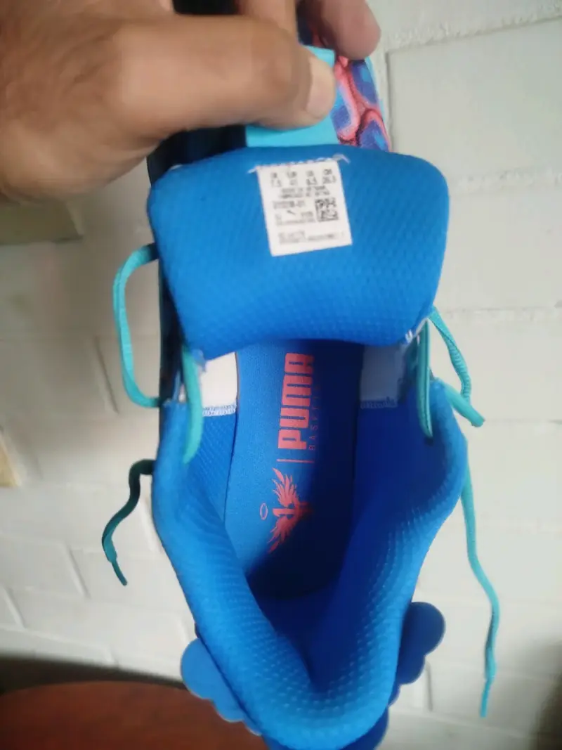 Zapatillas deportivas azules llamativas - 4