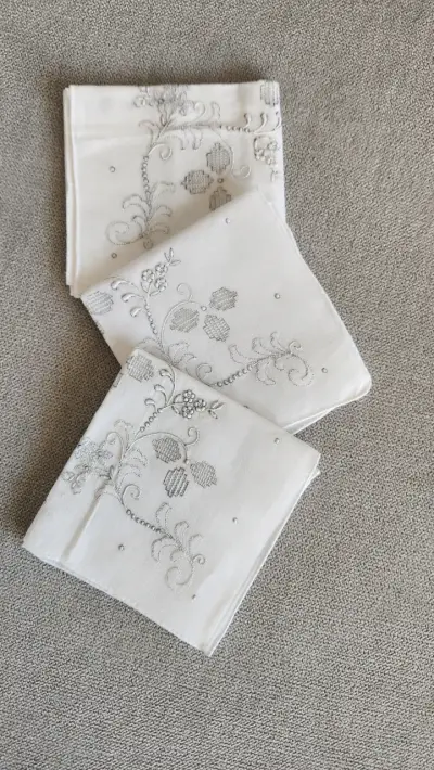 Pañuelos vintage bordados años 80 - miniatura 1