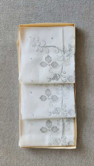 Pañuelos vintage bordados años 80 - miniatura 2