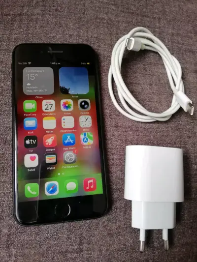 iPhone con cargador y cable - miniatura 1
